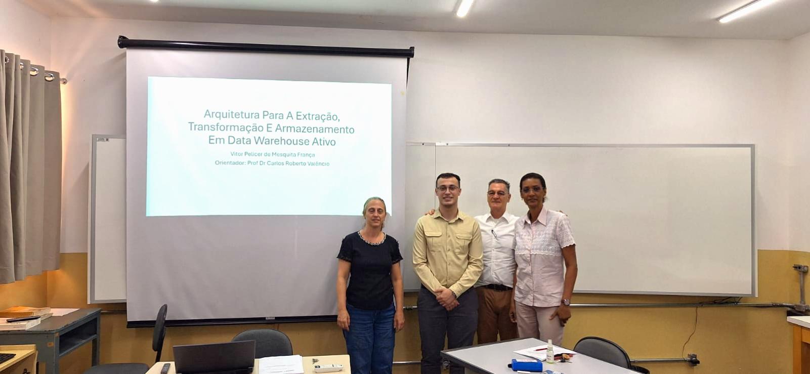 Foto 1 da notícia de título: Apresentação de Trabalho de Conclusão de Curso do aluno Vitor Pelicer de Mesquita França, no portal do Grupo de Banco de Dados (GBD) - UNESP/IBILCE - São José do Rio Preto