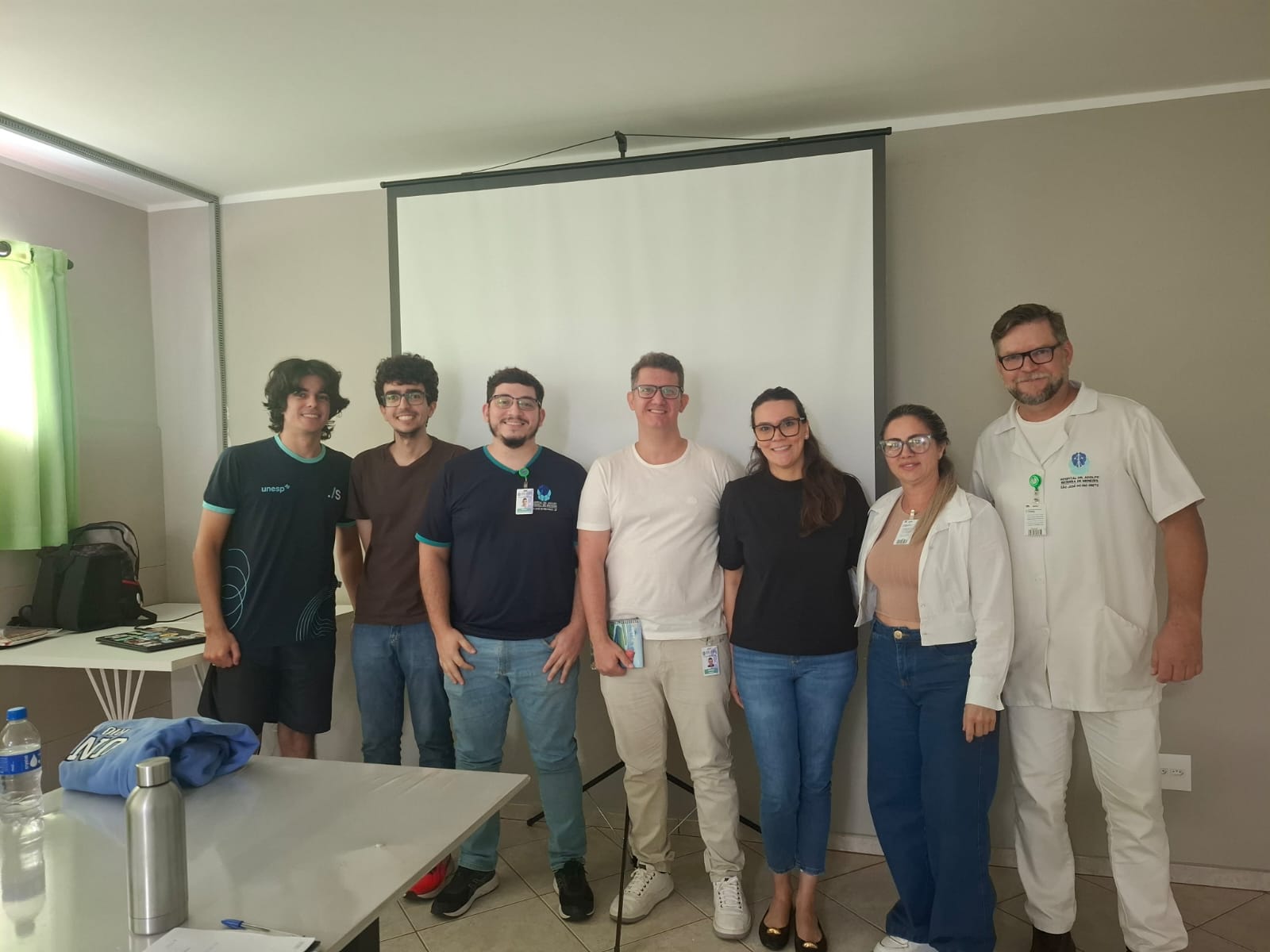 Foto 1 da notícia de título: Reunião com a equipe do HABM para apresentação do carrinho administrativo, no portal do Grupo de Banco de Dados (GBD) - UNESP/IBILCE - São José do Rio Preto