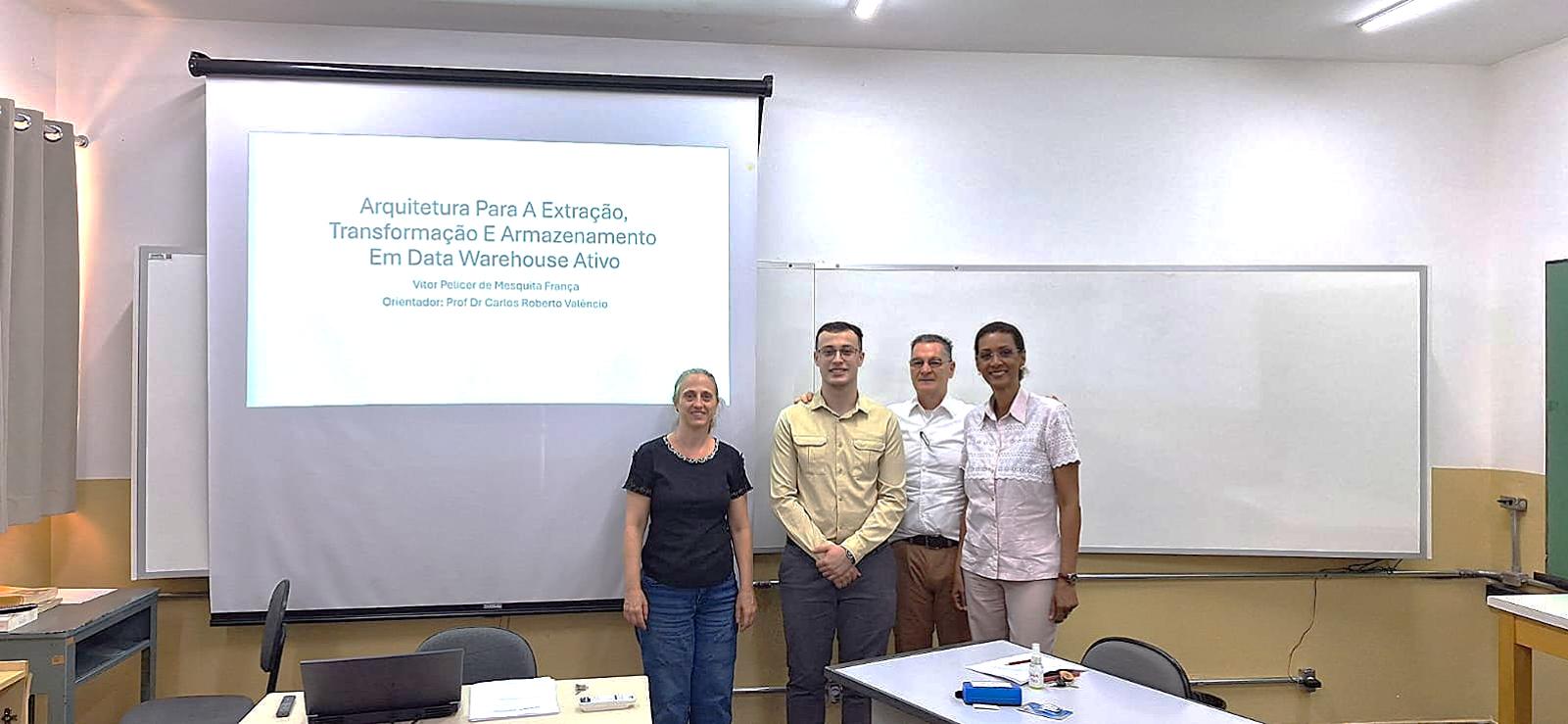 Foto 2 da notícia de título: Apresentação de Trabalho de Conclusão de Curso do aluno Vitor Pelicer de Mesquita França, no portal do Grupo de Banco de Dados (GBD) - UNESP/IBILCE - São José do Rio Preto