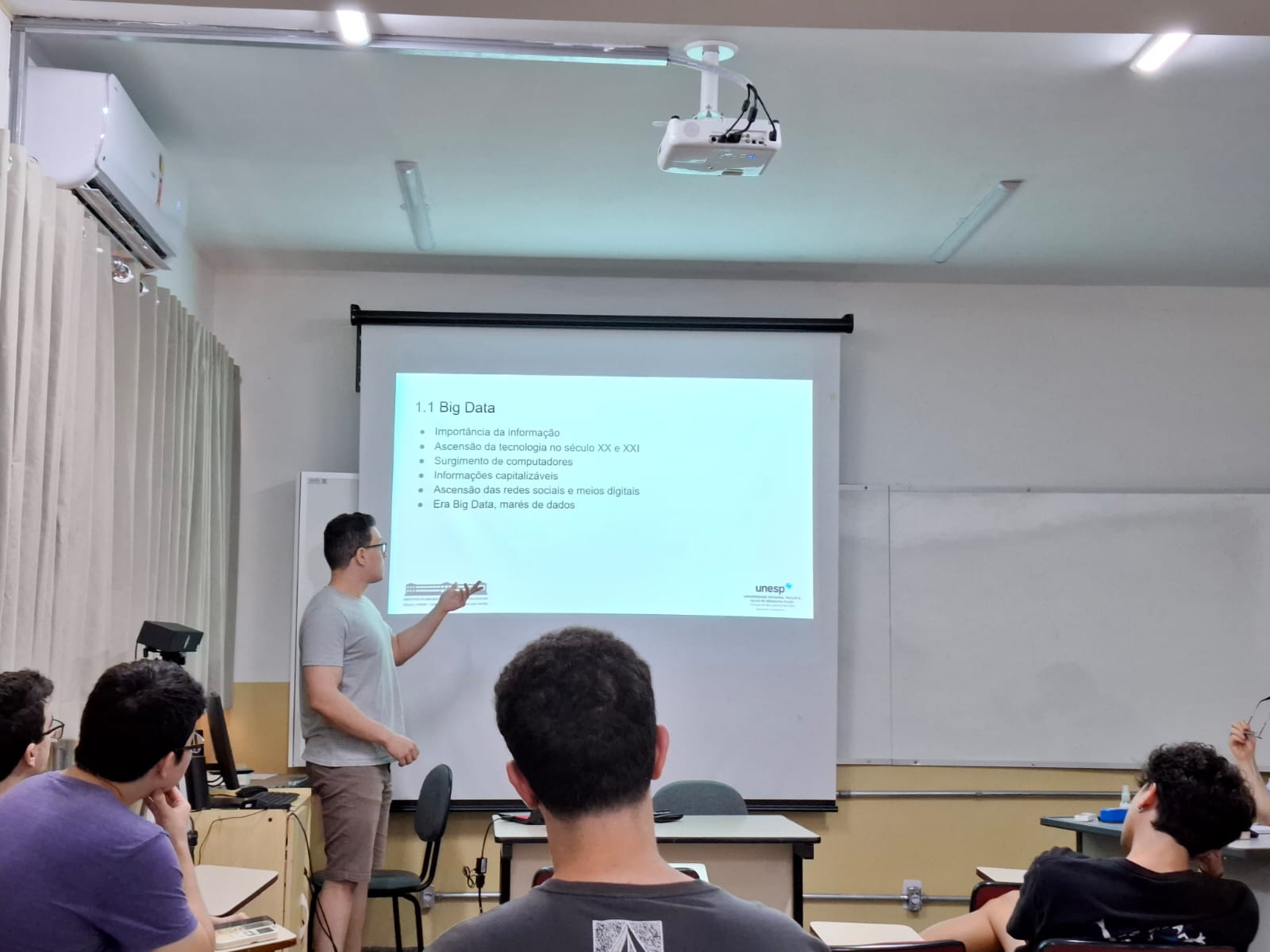 Foto 3 da notícia de título: Alunos fazem apresentação de prévia do Trabalho de Conclusão de curso - TCC, no portal do Grupo de Banco de Dados (GBD) - UNESP/IBILCE - São José do Rio Preto