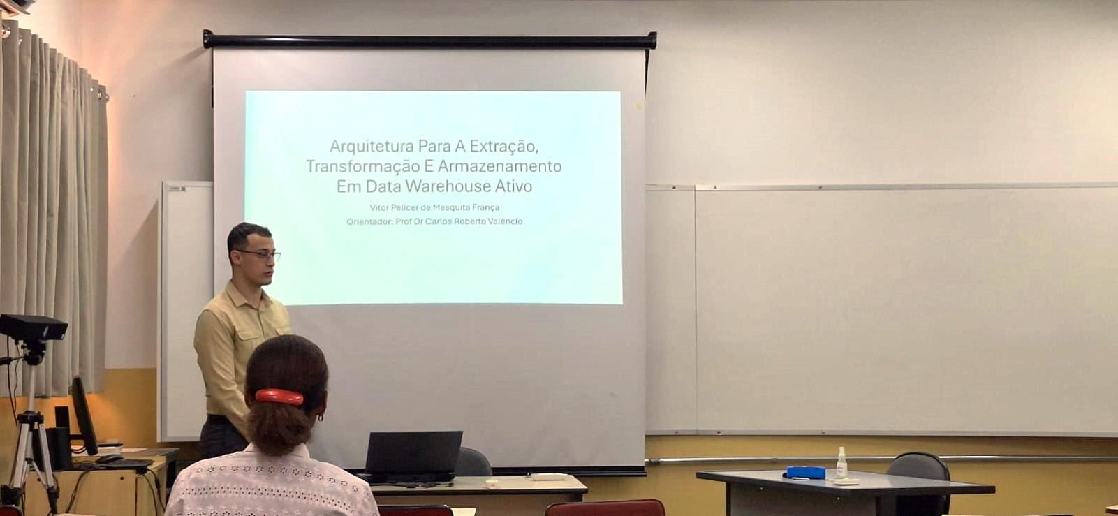 Foto 3 da notícia de título: Apresentação de Trabalho de Conclusão de Curso do aluno Vitor Pelicer de Mesquita França, no portal do Grupo de Banco de Dados (GBD) - UNESP/IBILCE - São José do Rio Preto