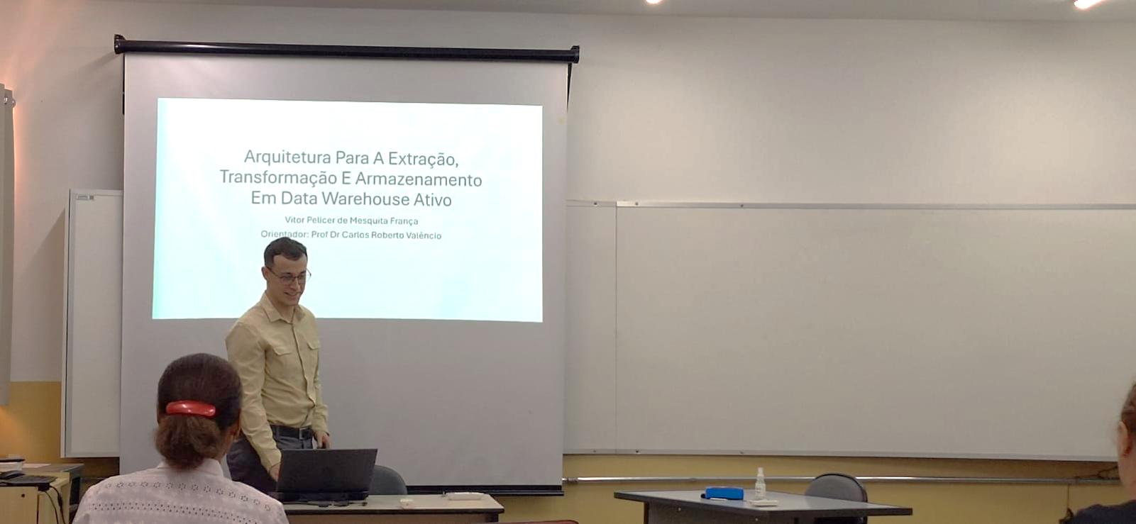 Foto 4 da notícia de título: Apresentação de Trabalho de Conclusão de Curso do aluno Vitor Pelicer de Mesquita França, no portal do Grupo de Banco de Dados (GBD) - UNESP/IBILCE - São José do Rio Preto