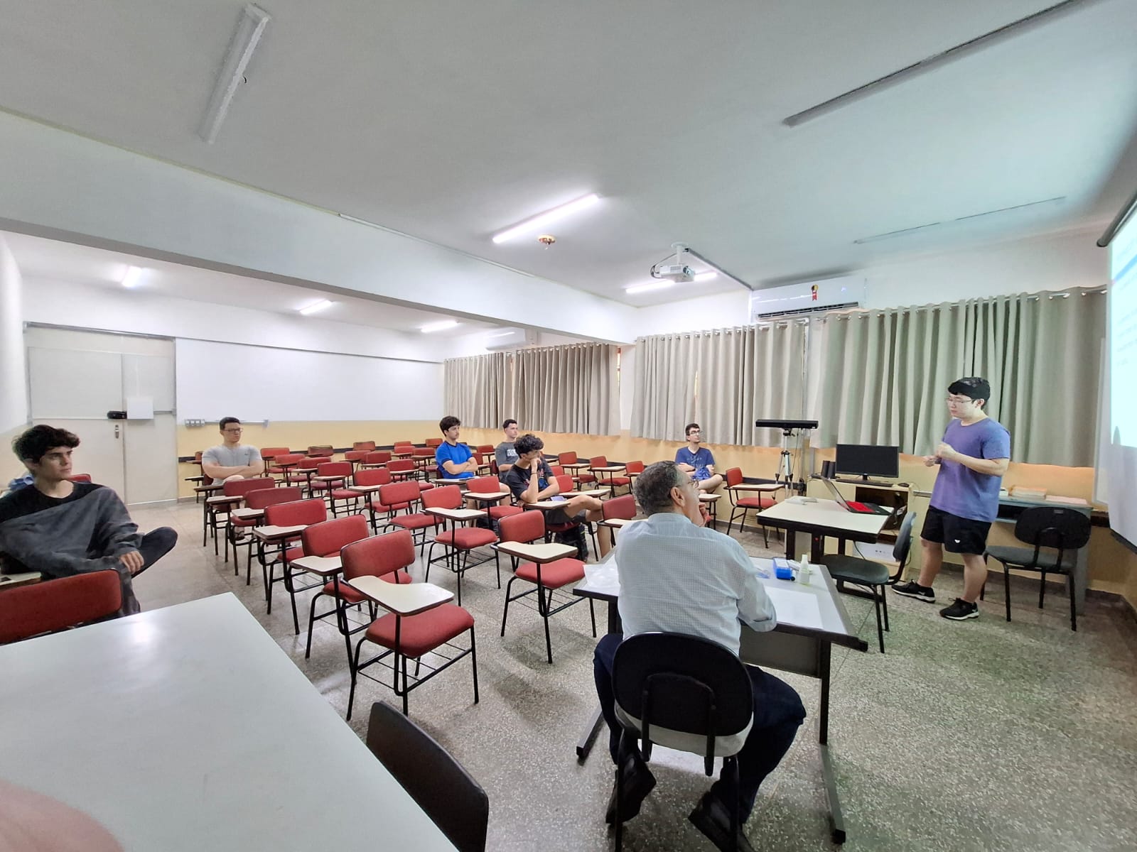 Foto 6 da notícia de título: Alunos fazem apresentação de prévia do Trabalho de Conclusão de curso - TCC, no portal do Grupo de Banco de Dados (GBD) - UNESP/IBILCE - São José do Rio Preto